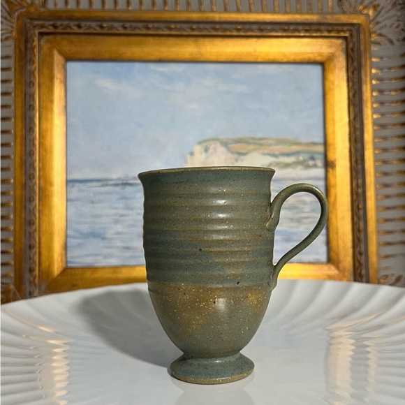 Elegant Green Ceramic Mug - Picture 3 of 6